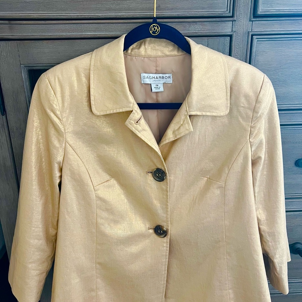Beautiful Sag Harbor metallic gold jacket petite size m! This is a linen cotton!